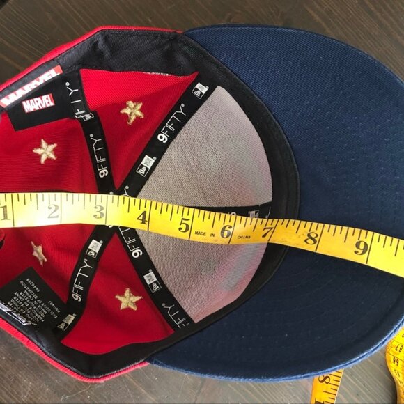Marvel x New Era Captain Marvel Hat Embroided Starred Badge Snapback Red/Yellow - Picture 8 of 9